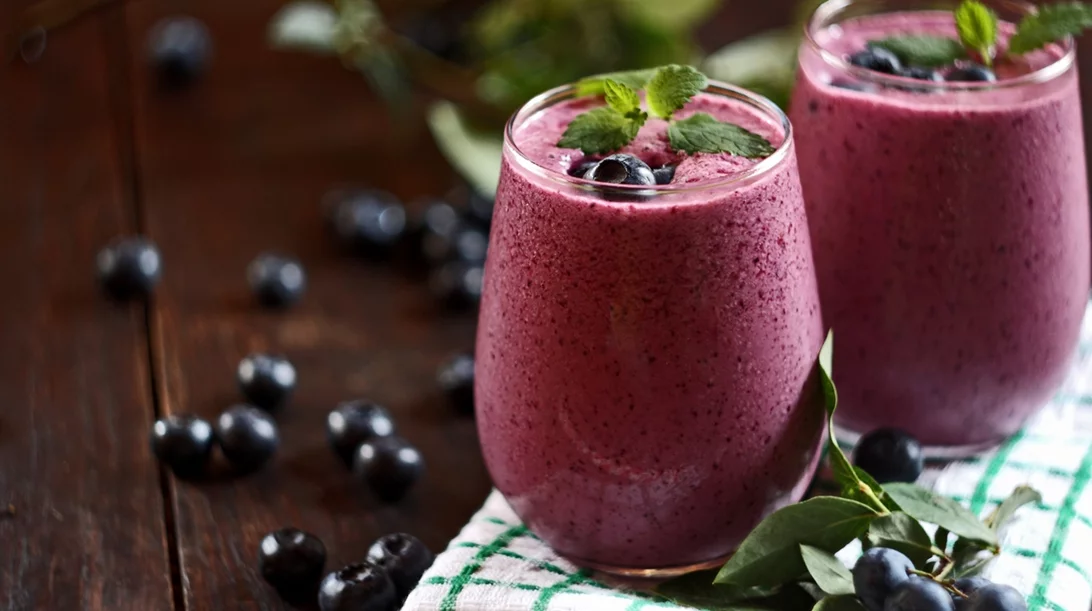 Ελαφριά γεύματα στο ποτήρι: Xορταστικά smoothies χωρίς τύψεις