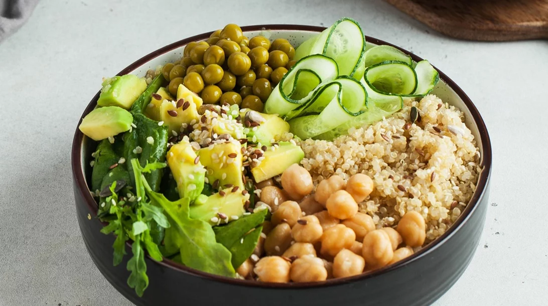 Καλοκαιρινή διατροφή με όσπρια: Γιατί δεν πρέπει να λείπουν από το καθημερινό μενού σου αυτή την εποχή;