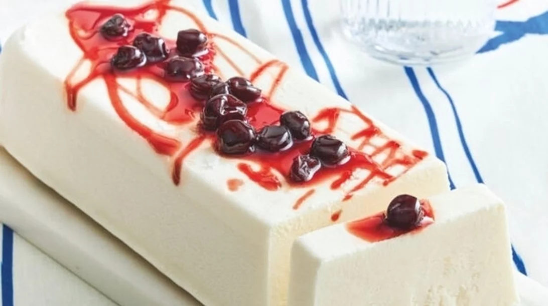 Καλοκαιρινό γιαουρτογλυκό με βύσσινο - Ελαφρύ και πεντανόστιμο