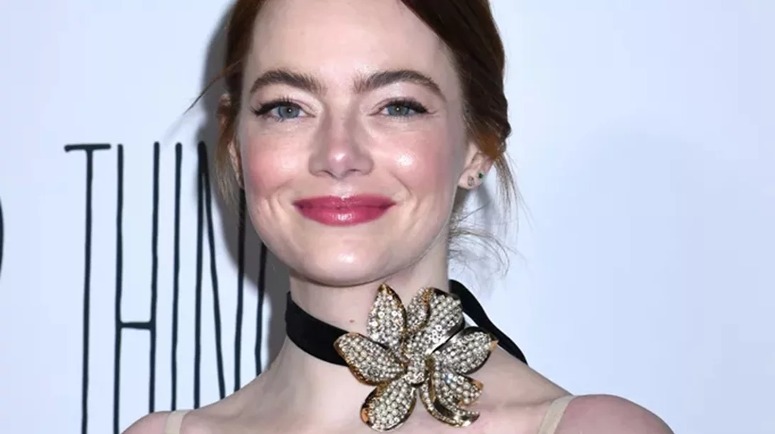 Lightweight Lob: To κούρεμα της Emma Stone είναι το hair obsession του 2024