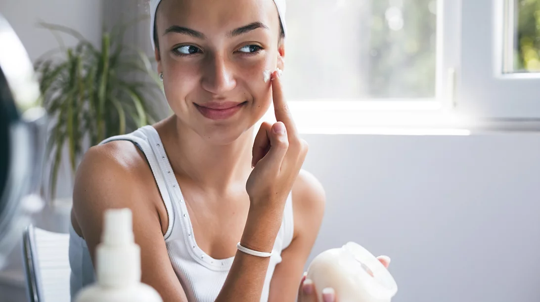 Ευαίσθητο δέρμα με τάση ερυθρότητας; Βρήκα τα 2 προϊόντα που χρειάζεσαι για την καθημερινή σου ρουτίνα
