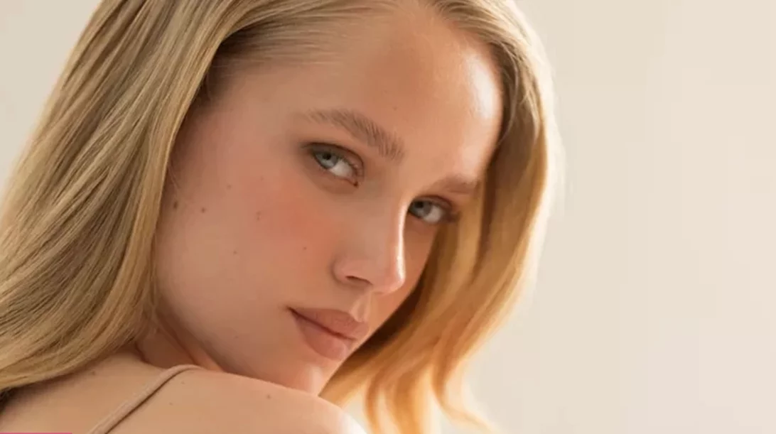 2 απλές, καθημερινές συνήθειες που επιβραδύνουν τον σχηματισμό ρυτίδων