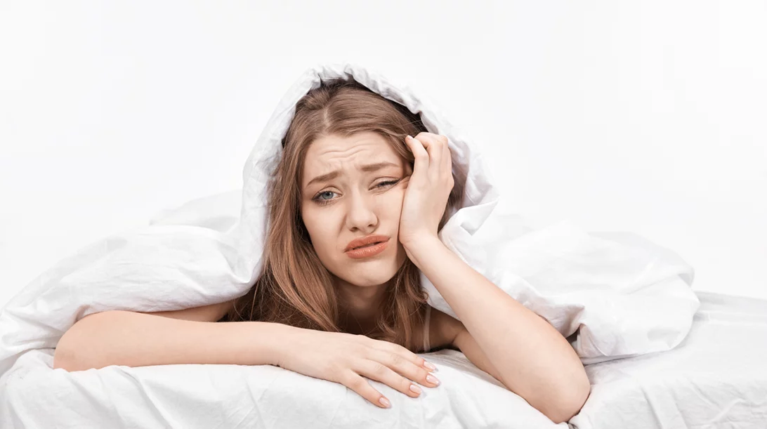 Hangover: Γιατί ξυπνάμε πάντα νωρίς μετά από μια νύχτα κατανάλωσης αλκοόλ;