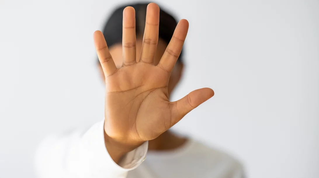 Σοκάρουν οι νέες εκτιμήσεις του ΠΟΥ: Σχεδόν 1 στις 3 γυναίκες παγκοσμίως βιώνει βία