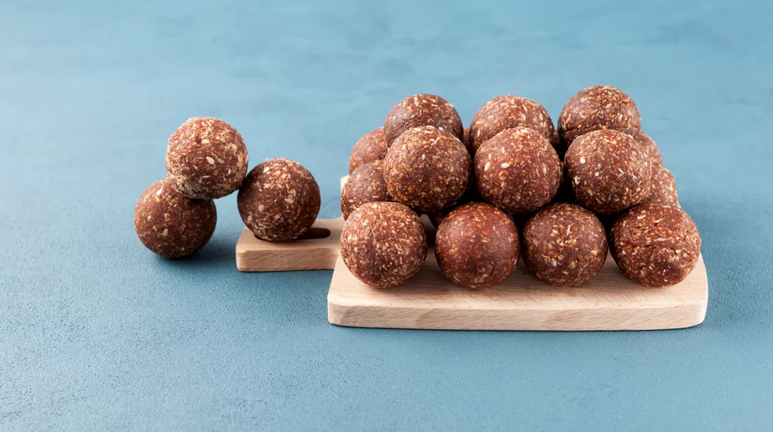 Apple Balls: Μπάλες ενέργειας με μήλο και καρύδια