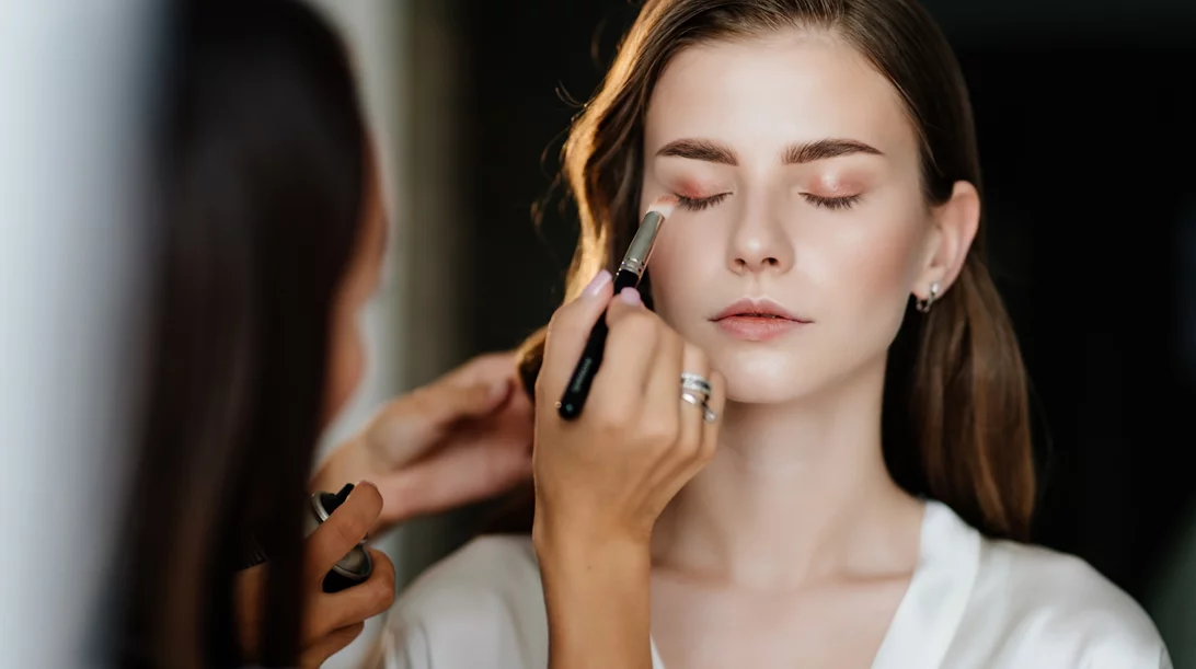 Latte makeup: Το φυσικό μακιγιάζ που ταιριάζει σε όλες