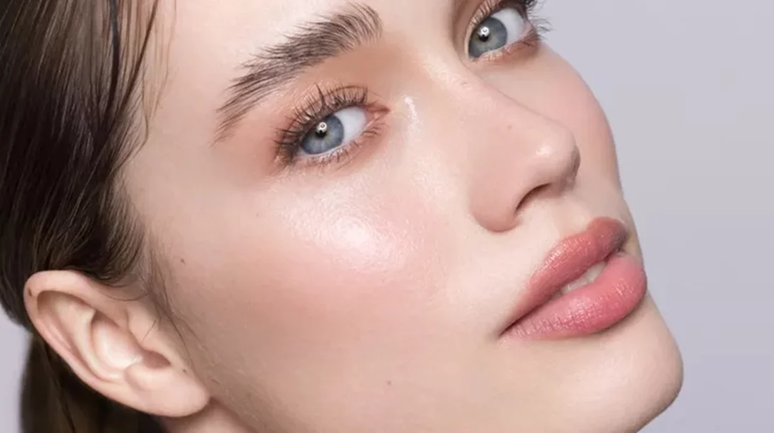 Ξηρή επιδερμίδα: 4 αιτίες και πώς θα ενυδατώσεις σωστά το δέρμα σου