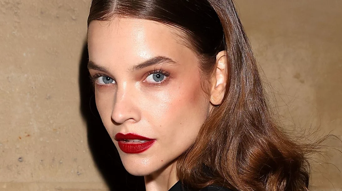 Hot burgundy: 5 προϊόντα μακιγιάζ με το κομψό χρώμα του φθινοπώρου