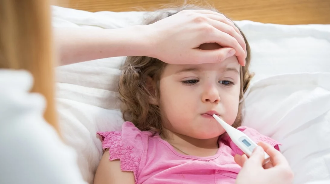 Τι είναι ο στρεπτόκοκκος, ποια τα συμπτώματα και τι να γνωρίζουν οι γονείς