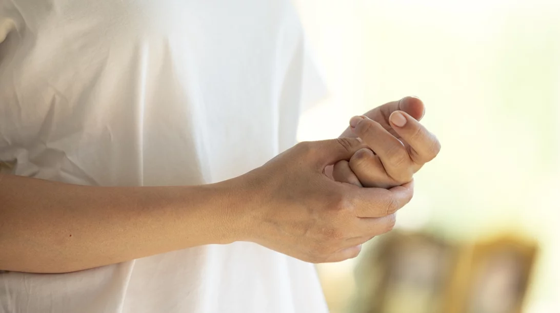 Είναι επικίνδυνο να κάνουμε κρακ στα δάχτυλά μας;