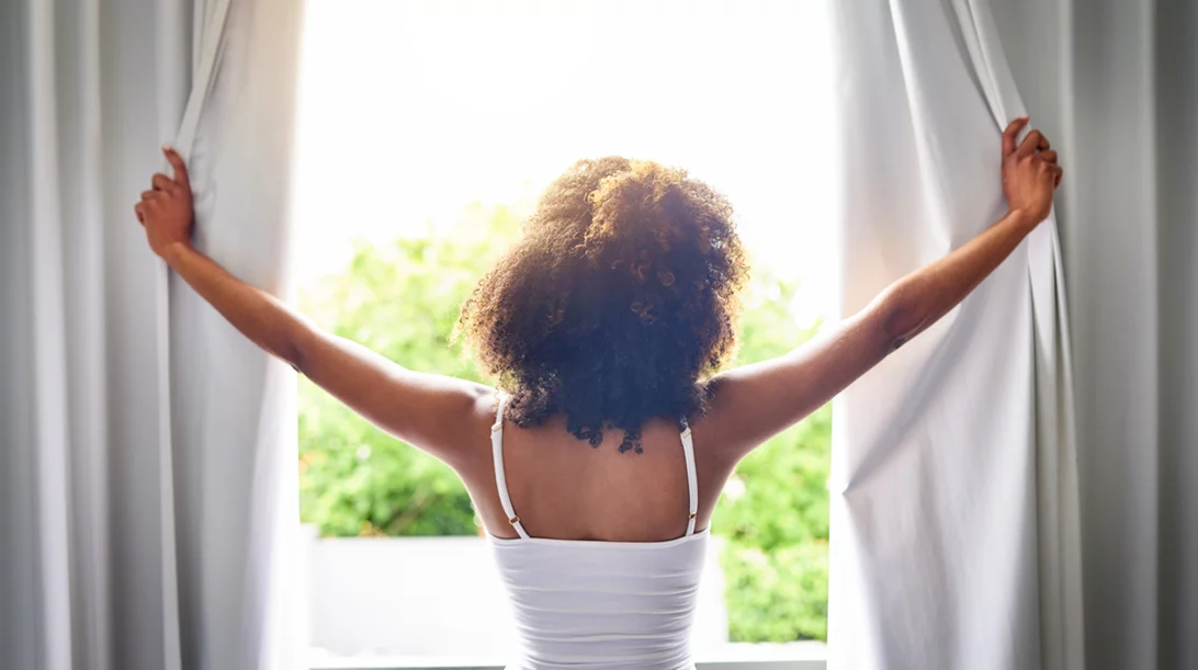 3 απλές συνήθεις για πρωινά με καλή διάθεση από την Τζίνα Αλιμόνου