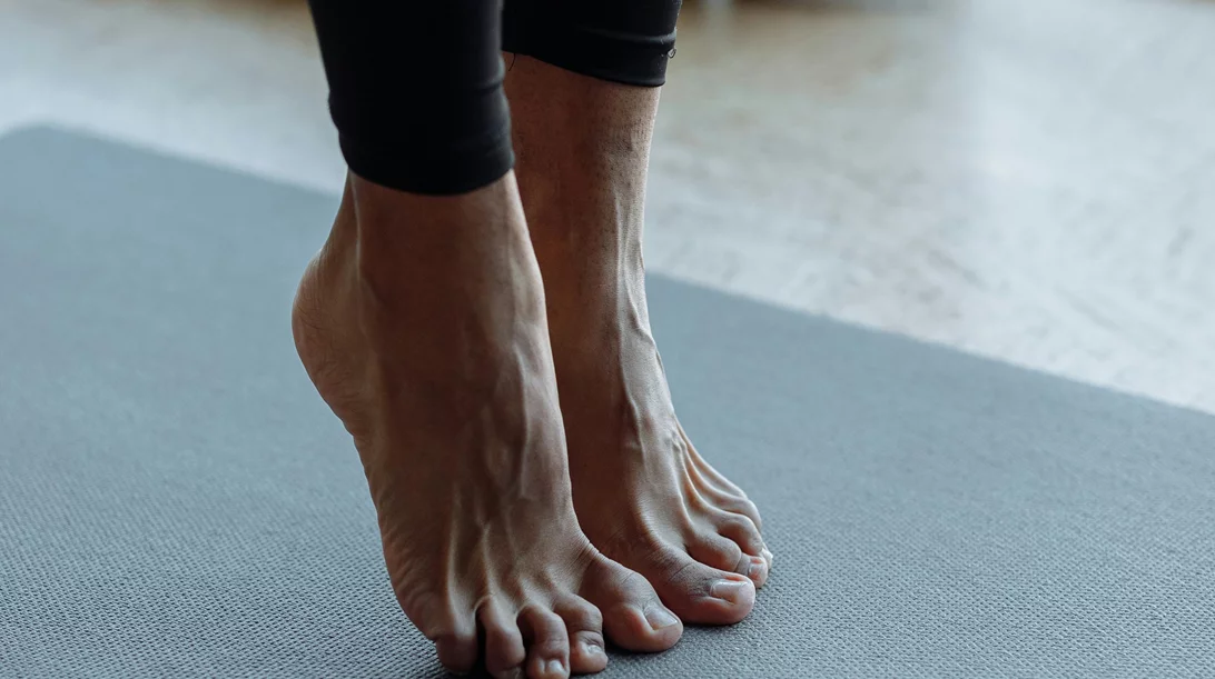 Όλα τα βήματα για να περιποιηθείς σωστά τα πέλματά σου μετά το καλοκαίρι