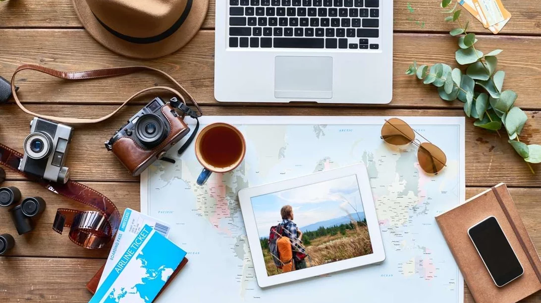 4 υπηρεσίες AI που θα σε βοηθήσουν να σχεδιάσεις τις διακοπές σου