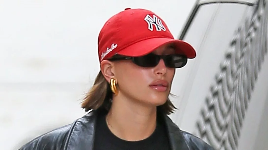 "Sweaty skin": Η viral τάση στο μακιγιάζ που θα σε "δικαιώσει" αν έχεις λιπαρή επιδερμίδα