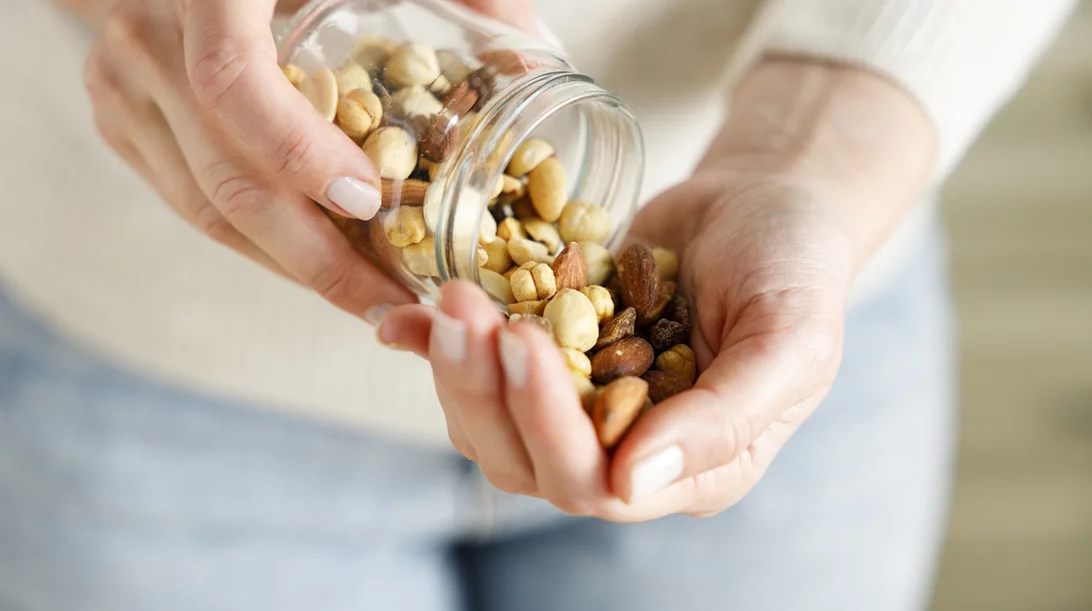 Ωμοί ή ψημένοι ξηροί καρποί; Αυτή η επιλογή που σου χαρίζει περισσότερα οφέλη