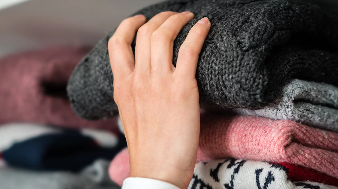 Πώς να κάνεις σωστό ξεκαθάρισμα στη ντουλάπα - Tips από fashionista του TikTok