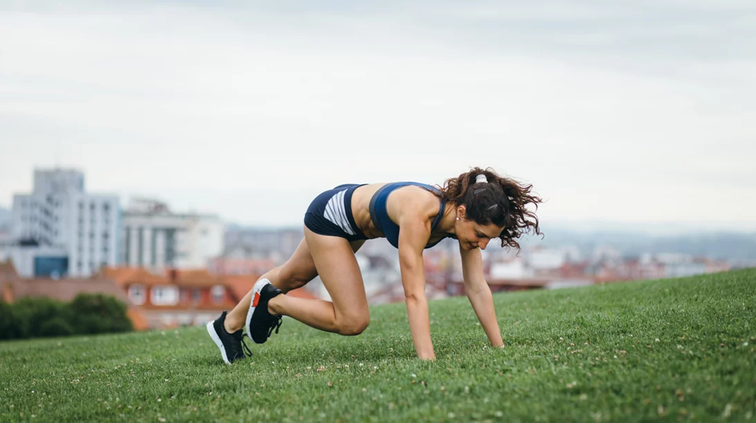 Βurpees: Πώς θα κάνεις την άσκηση που καίει 10 θερμίδες το λεπτό