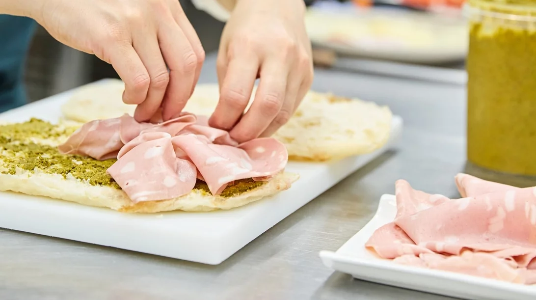 Τα αλλαντικά αυξάνουν τον κίνδυνο καρκίνου του παχέος εντέρου - Αλλά ποια ποσότητα;