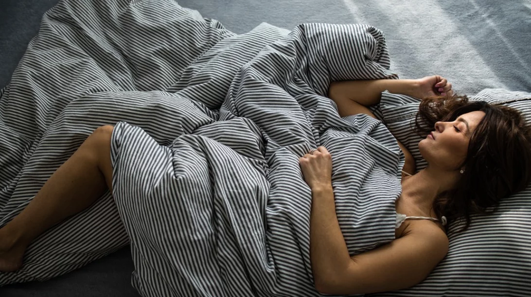 Προκαλεί η εμμηνόπαυση αϋπνίες; Τα συμπτώματα, οι λύσεις