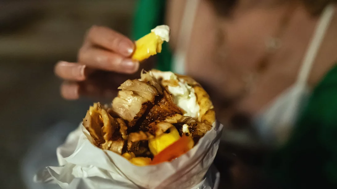 "Έσπασα" τη δίαιτα με σουβλάκια – Τι να κάνεις αμέσως μετά από ένα "βαρύ" γεύμα;