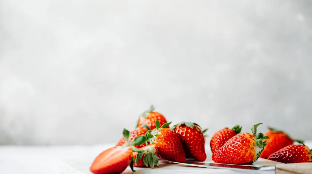 Ιδέες για φράουλες: 5 διαφορετικοί τρόποι να απολαύσεις το πιο χαρακτηριστικό φρούτο της εποχής