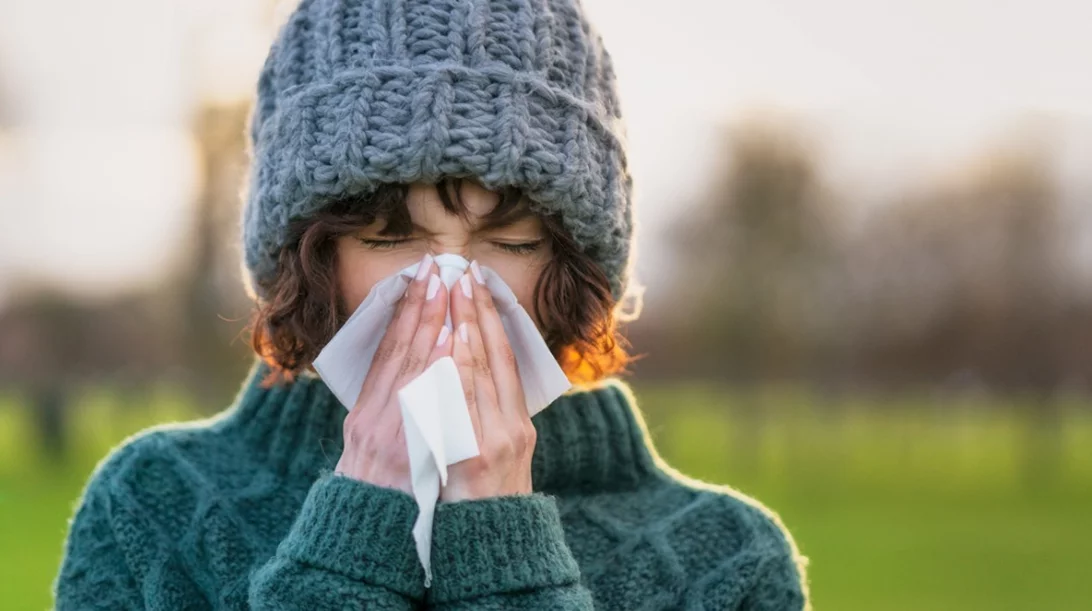 Ποια είναι τα πρώτα συμπτώματα της Όμικρον;