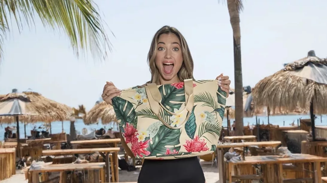 Οι τσάντες παραλίας και οι βαλίτσες που θα σου εξασφαλίσουν τις πιο stylish διακοπές