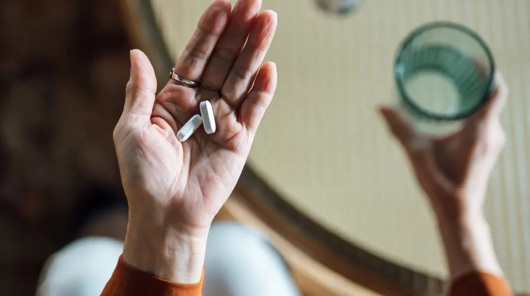 "Υγρός χρυσός": Ποιο είναι το τελευταίο huge TikTok trend στα συμπληρώματα διατροφής;