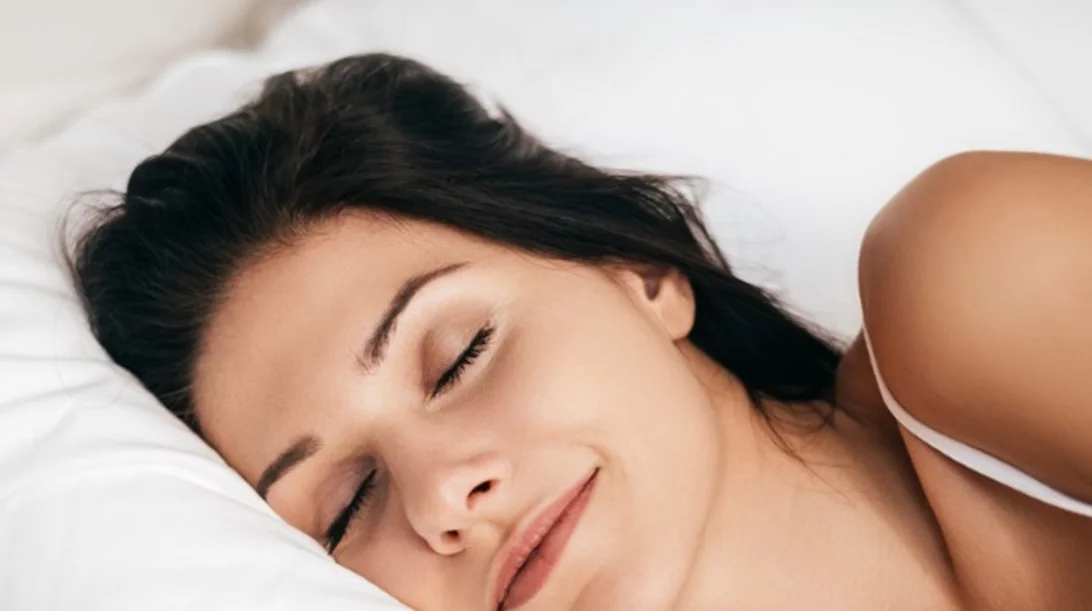 Ο καλός ύπνος μπορεί να νικήσει (και να προλάβει) το κρυολόγημα (το ήξερες;)