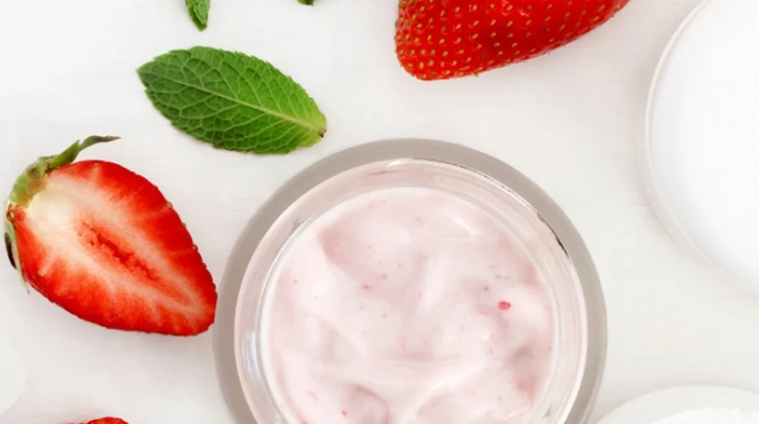 Συνταγές ομορφιάς με φράουλες: Φτιάξε μάσκες, πίλινγκ και γαλάκτωμα