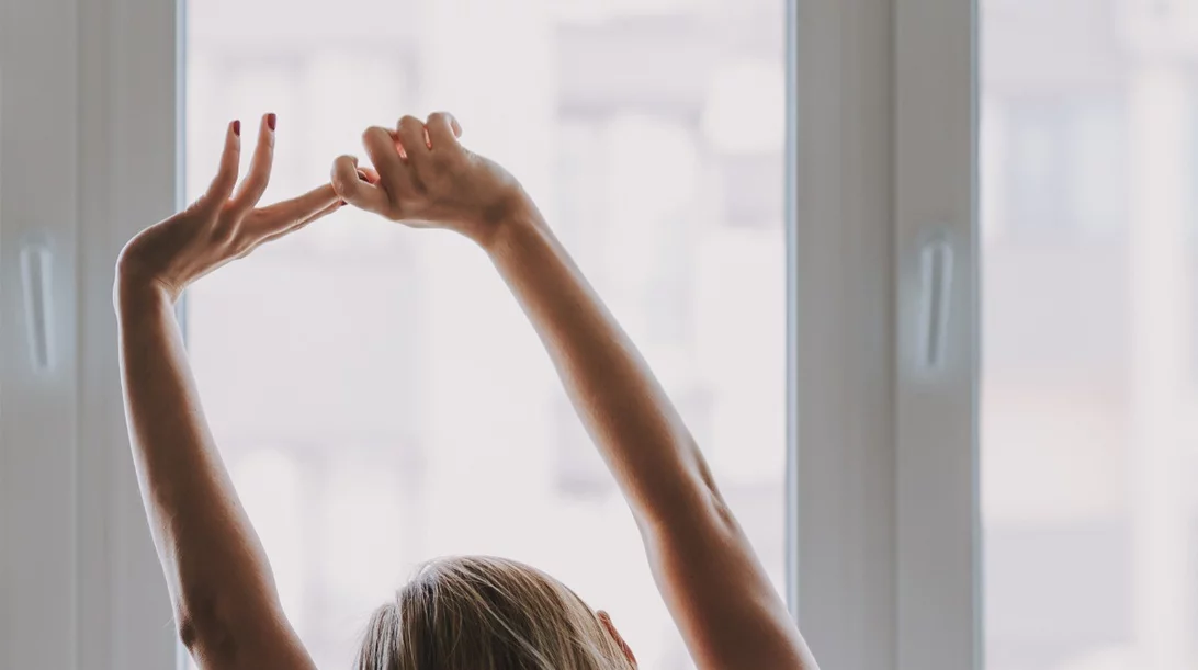 Πώς να αναβαθμίσεις το πρωινό σου, σύμφωνα τις wellness gurus της Kate Moss και της Sienna Miller