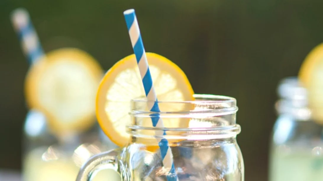 Σπιτική λεμονάδα με λίγες θερμίδες: Το τέλειο δροσιστικό ποτό για το καλοκαίρι