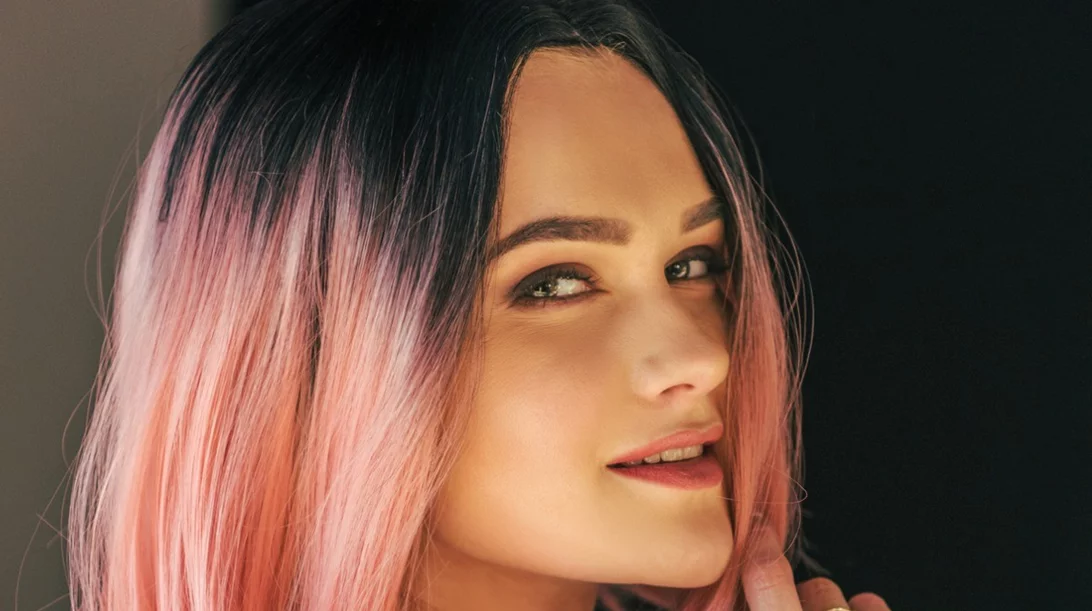 5 + 1 χτενίσματα που καμουφλάρουν τέλεια τις ρίζες