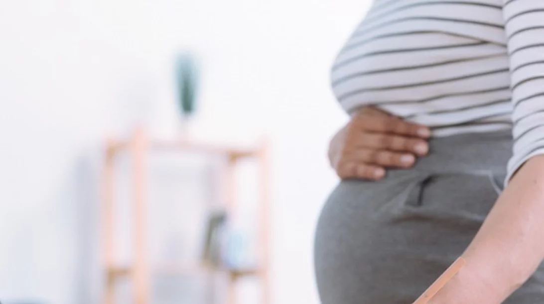 Κοροναϊός σε εγκύους και βρέφη: Ο πρύτανης του ΕΚΠΑ Θάνος Δημόπουλος μας ενημερώνει