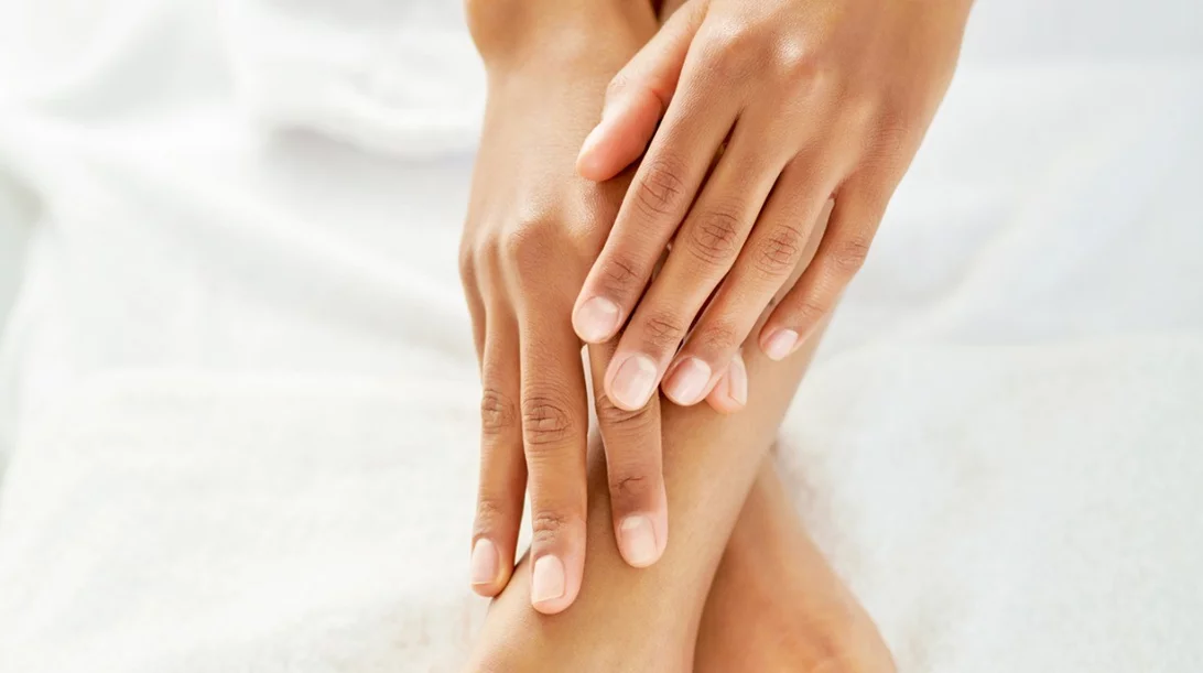 Αποτρίχωση με κερί | Μυστικά για να γίνει λιγότερο επίπονη και πιο αποτελεσματική