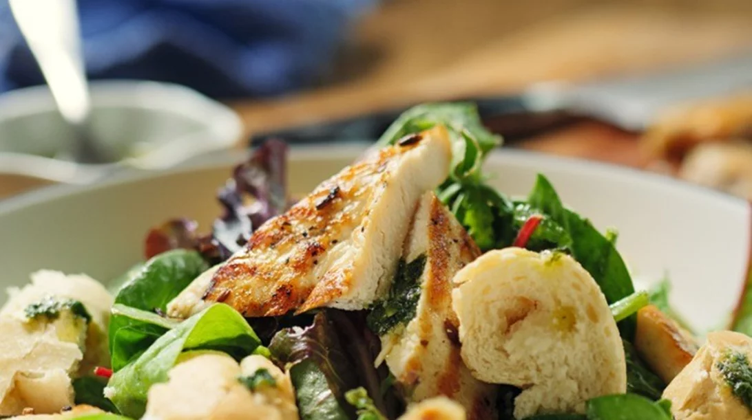 Γαλλική σαλάτα με κοτόπουλο και τέλειο ντρέσινγκ