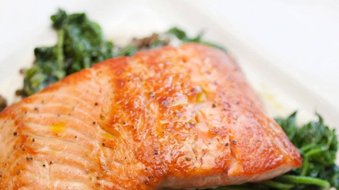 Πικάντικος σολομός με φακές: Ένας αναπάντεχος αλλά γευστικός συνδυασμός