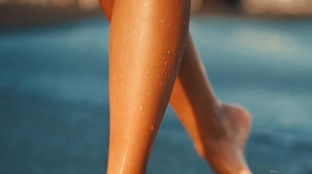 12 μυστικά για λαμπερή επιδερμίδα και όμορφα πόδια