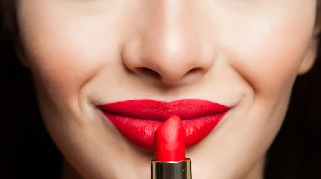 Αυτά είναι τα 5 κραγιόν που δείχνουν πάντοτε κομψά