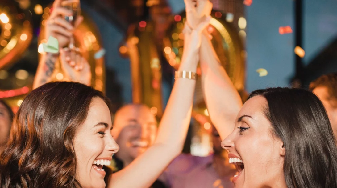 Πώς θα περάσεις ωραία σε ένα πάρτι και θα γνωρίσεις καινούριο κόσμο;