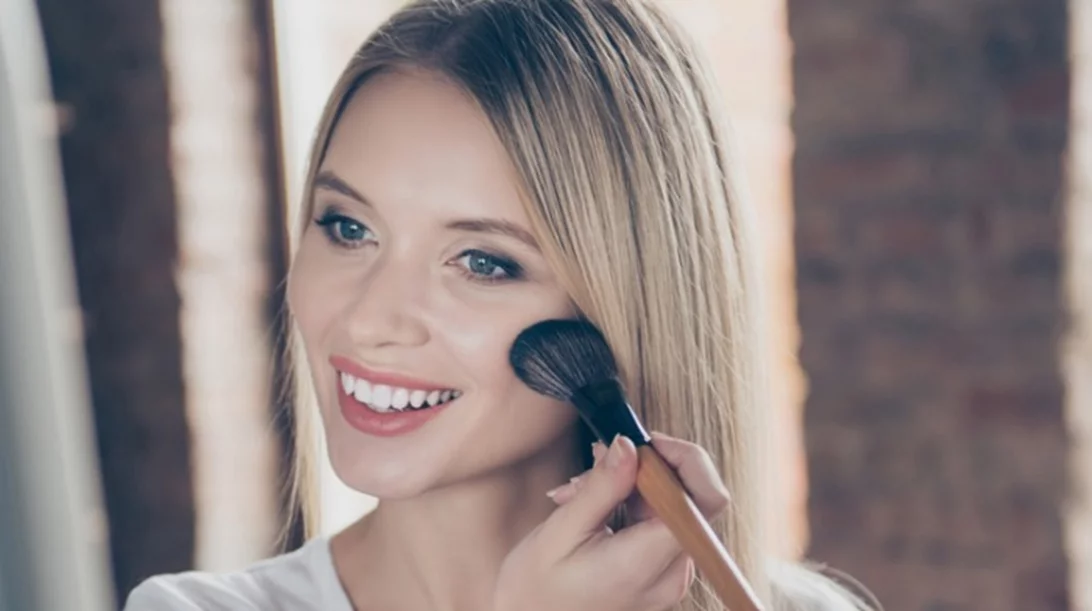 Συμβουλές μακιγιάζ για νεανική όψη