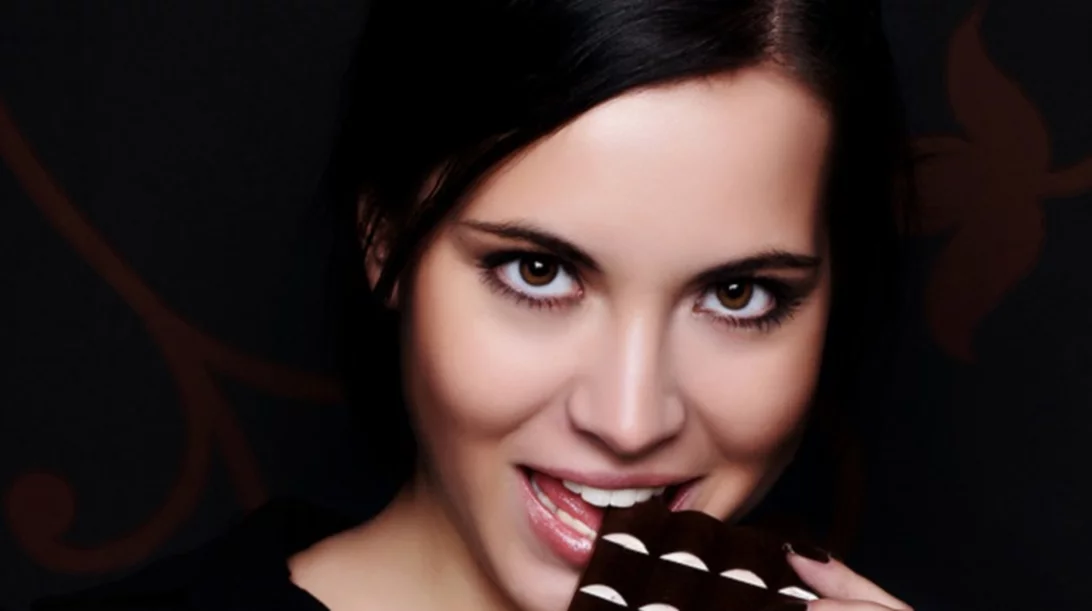 3 τροφές που σου αναπτερώνουν το ηθικό (φυσικά, η σοκολάτα είναι μία από αυτές)