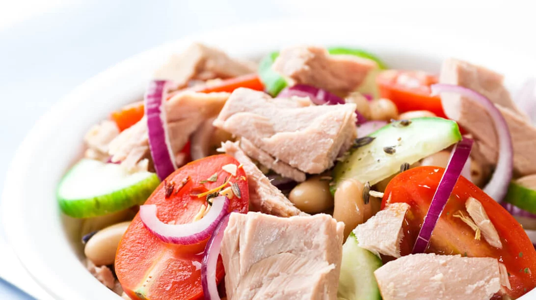 Σαλάτα με τόνο και λευκά φασόλια γεμάτη πρωτεΐνη!