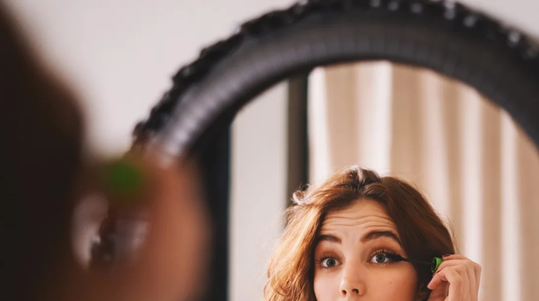 Mask-proof makeup | Το καλύτερο μακιγιάζ όταν φοράς μάσκα [βίντεο]