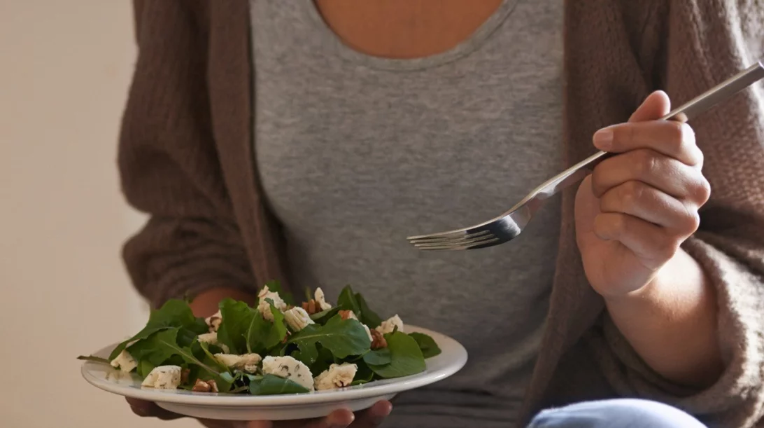 7 τροφές με «καλά» λιπαρά για να προσθέσεις στη σαλάτα