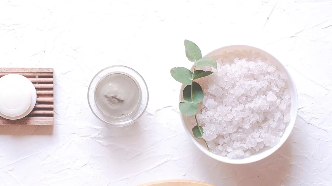 Θεραπεία νυχιών για ενδυνάμωση και μαλλιών κατά της πιτυρίδας με αλάτι