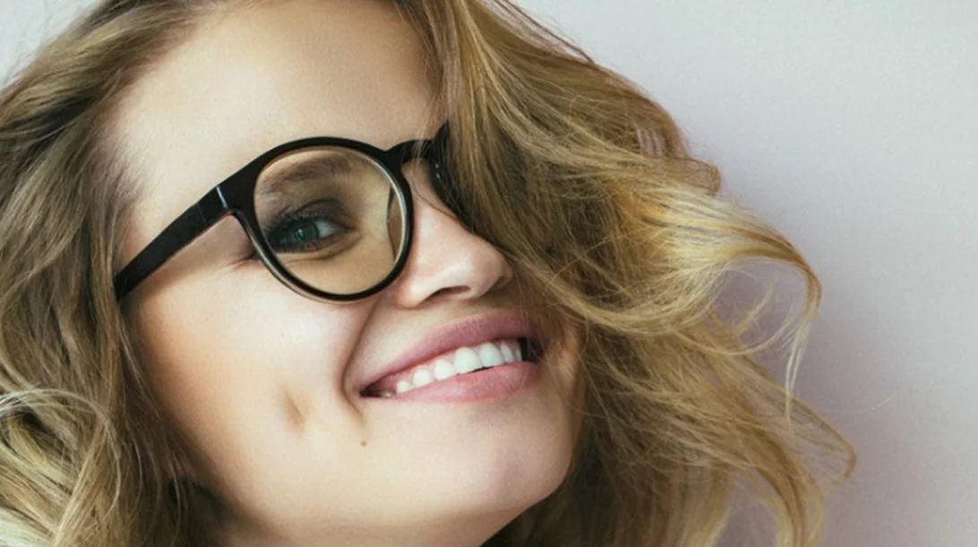 5 συμβουλές για μακιγιάζ με γυαλιά μυωπίας