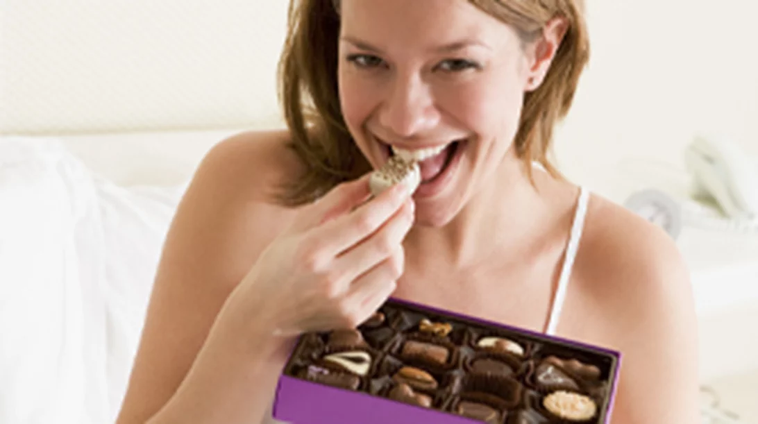 Λιγούρες εγκυμοσύνης: Αλμυρά ή γλυκά; Πατατάκια ή φρούτα; Να τι θα θες να τρως