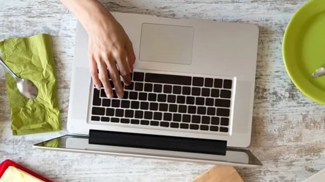 5 έξυπνες και υγιεινές συνήθειες για να μην παίρνουμε βάρος στη δουλειά