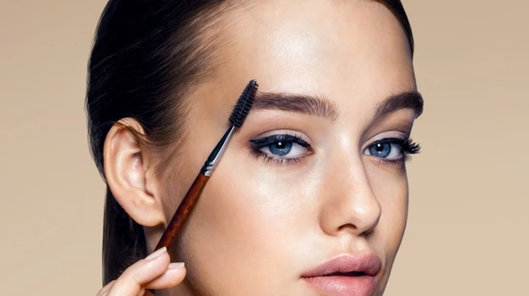 Πώς θα βάψω τα φρύδια μου; 4 συμβουλές για σωστό αποτέλεσμα